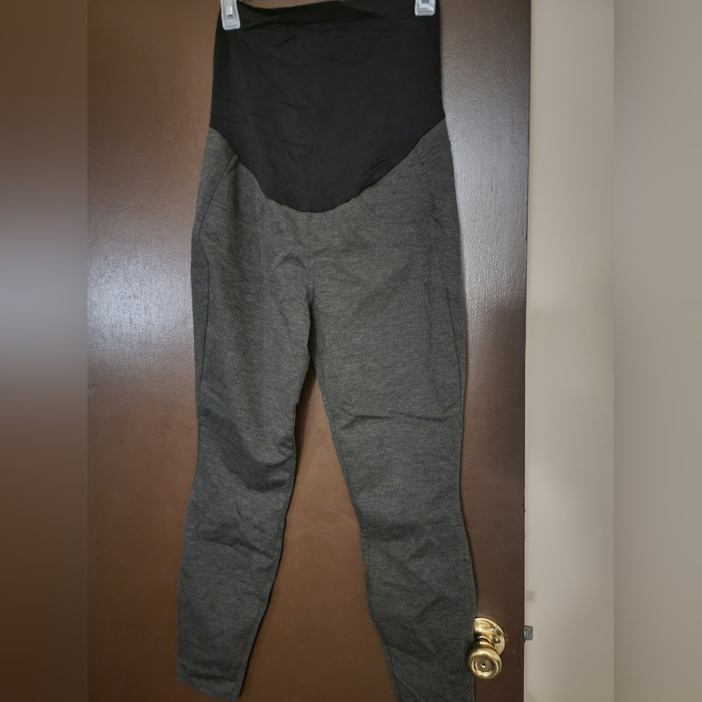 Maternity medium, gray leggings, a:glow